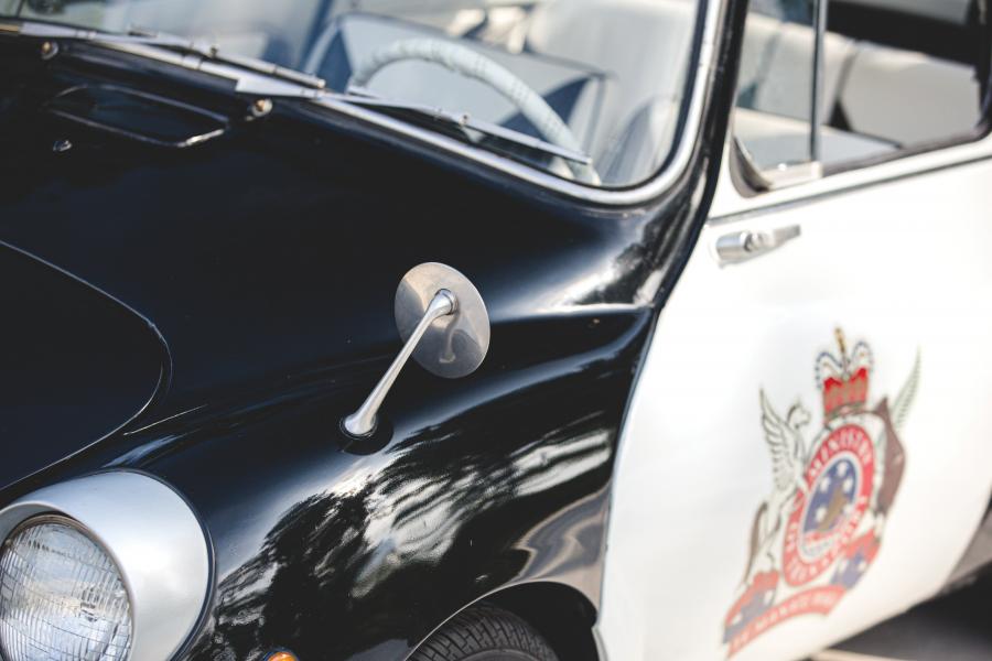 Детали экстерьера Subaru 360 Police Car 1970 года  (фото 14 из 39)
